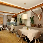 Burgschrofn فندق 3*